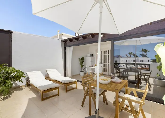 Sea View Apartment *