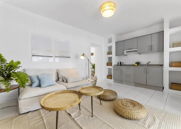 Sea View Apartment *